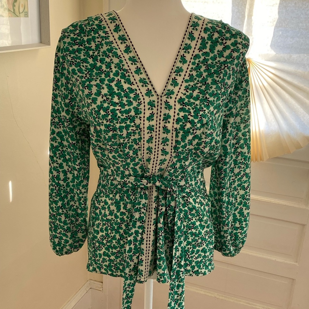 Max Studio Blouse Size M Green & White V-Neck